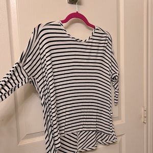 Striped black and white high/low 3/4 sleeve shirt